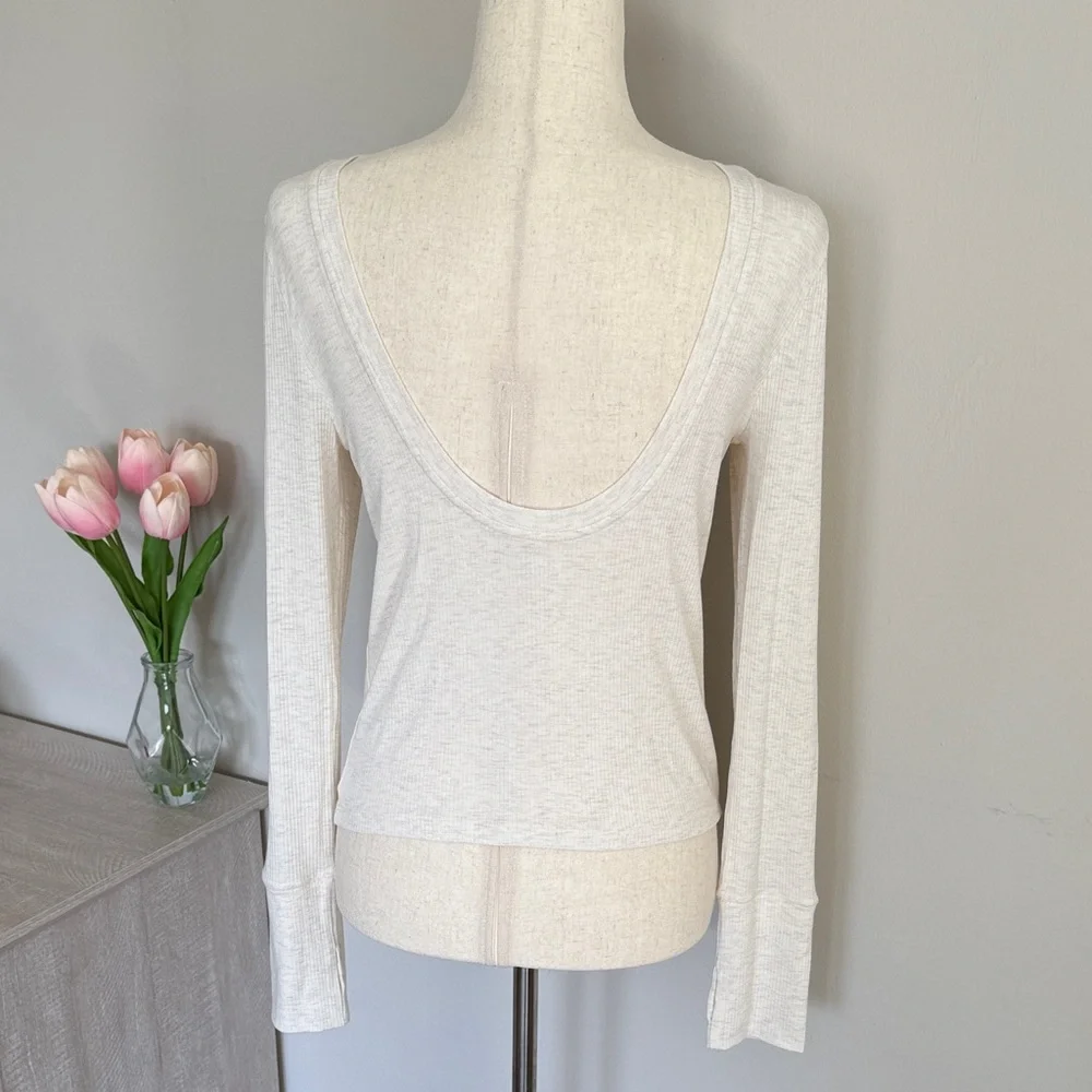 *NWT* Aerie Offline - Cream Long Sleeve Ribbed Back Scoop Neck Tee - Picture 3 of 6